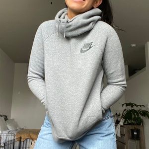 NIKE Pullover Sweater